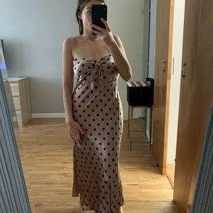 Gorgeous light weight midi dress with slit